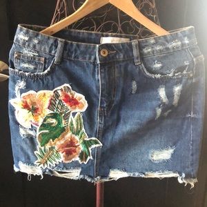 BNWOT - Zara Distressed Denim Skirt w Floral